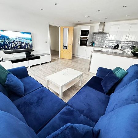 Rnm - Business Professionals Stay, Walsall City Centre, 2 Bedroom With Ensuite And Bathroom, Entire Place, Kitchen & Washroom With Amenities, Smart Tv, Easy Access, Fast Wifi, Parking Nearby, Great Transport Links Dış mekan fotoğraf