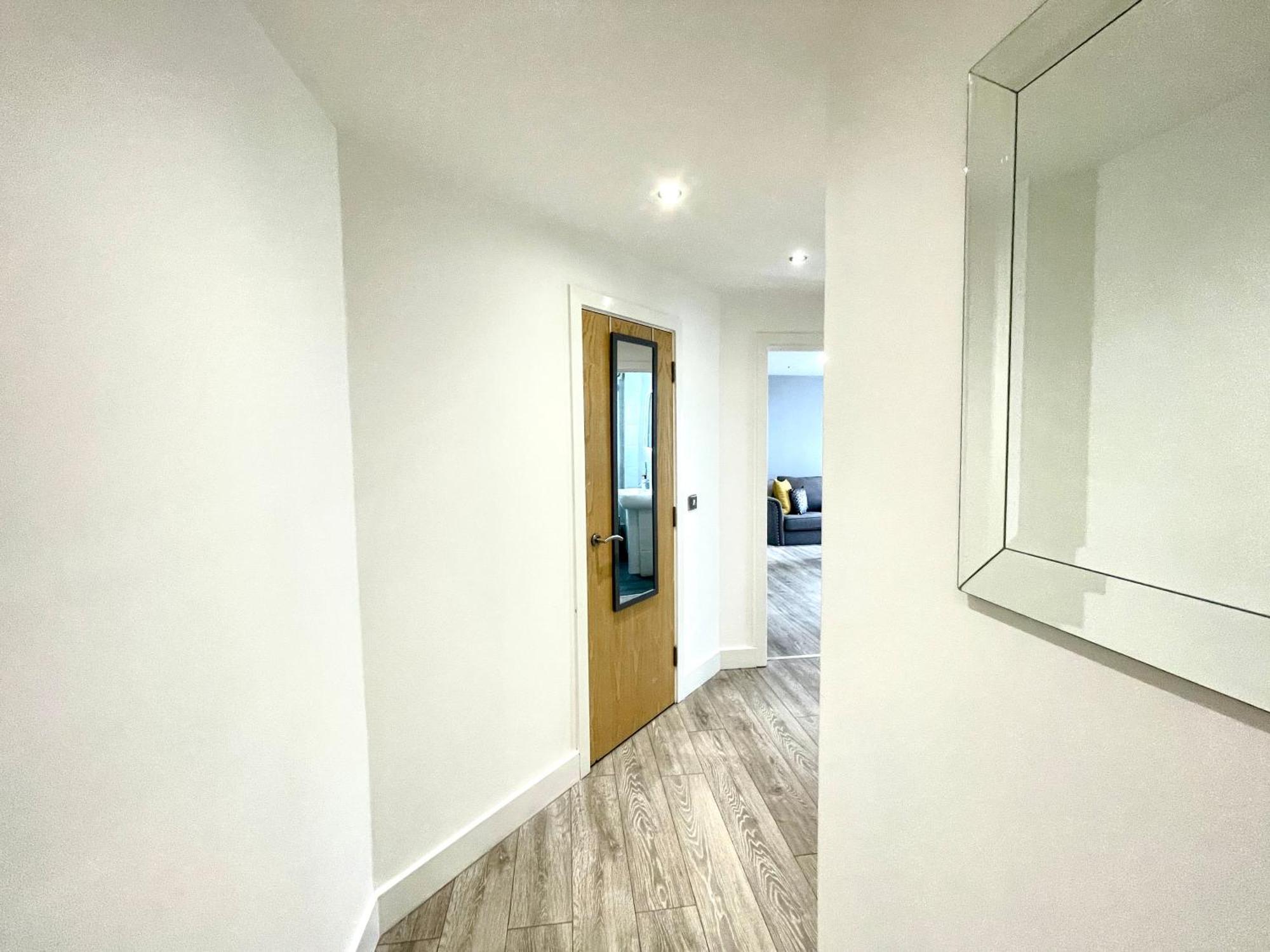 Rnm - Business Professionals Stay, Walsall City Centre, 2 Bedroom With Ensuite And Bathroom, Entire Place, Kitchen & Washroom With Amenities, Smart Tv, Easy Access, Fast Wifi, Parking Nearby, Great Transport Links Dış mekan fotoğraf