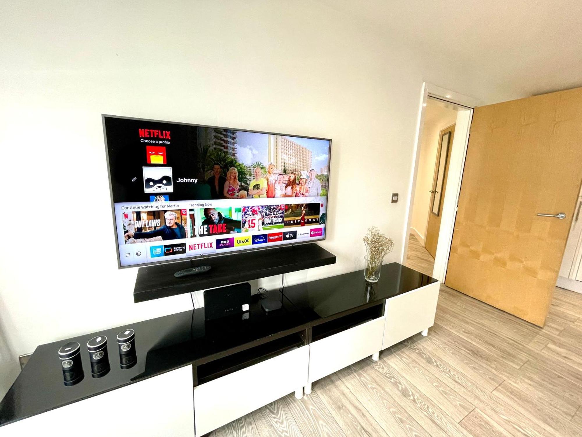 Rnm - Business Professionals Stay, Walsall City Centre, 2 Bedroom With Ensuite And Bathroom, Entire Place, Kitchen & Washroom With Amenities, Smart Tv, Easy Access, Fast Wifi, Parking Nearby, Great Transport Links Dış mekan fotoğraf
