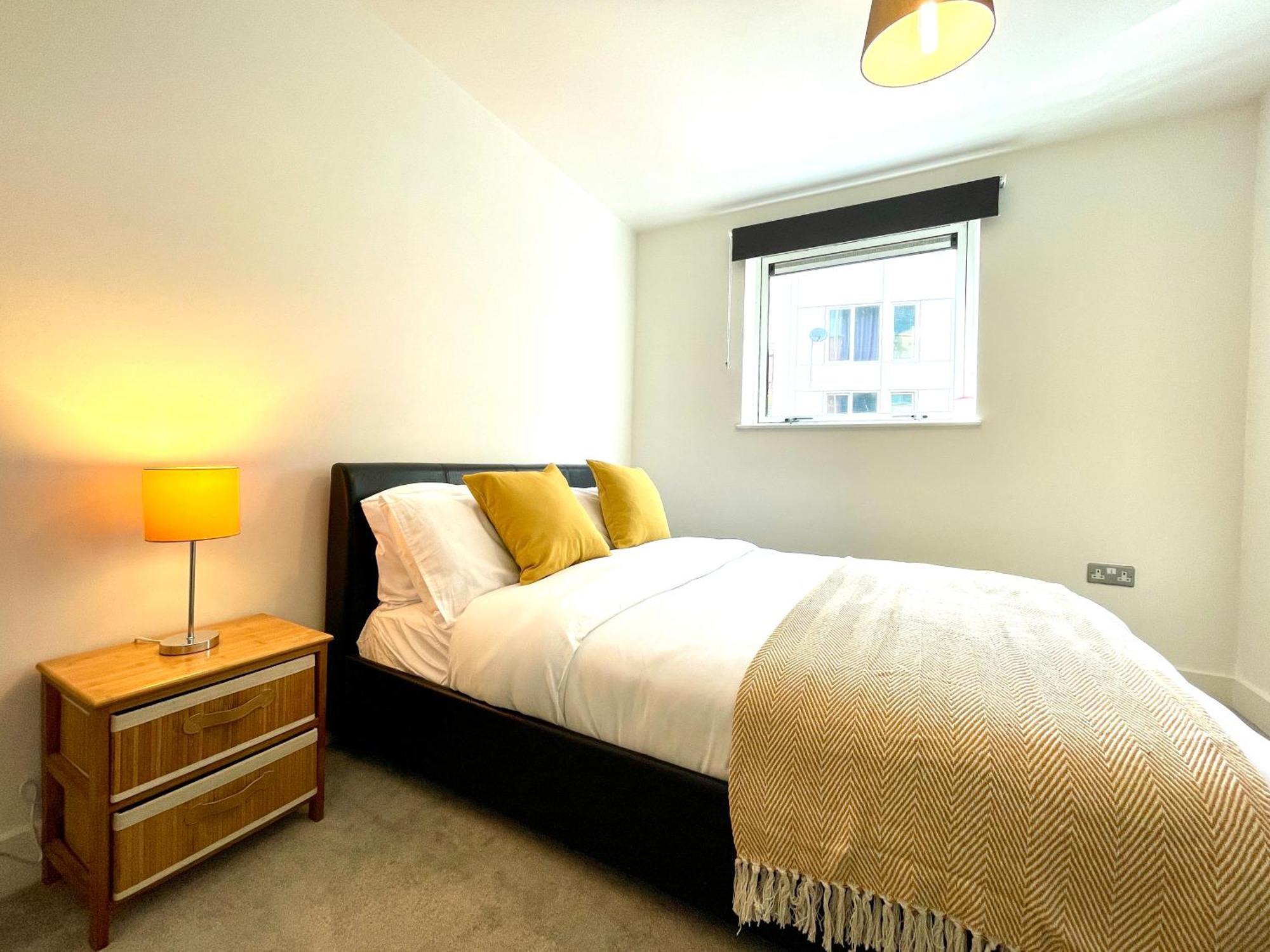 Rnm - Business Professionals Stay, Walsall City Centre, 2 Bedroom With Ensuite And Bathroom, Entire Place, Kitchen & Washroom With Amenities, Smart Tv, Easy Access, Fast Wifi, Parking Nearby, Great Transport Links Dış mekan fotoğraf
