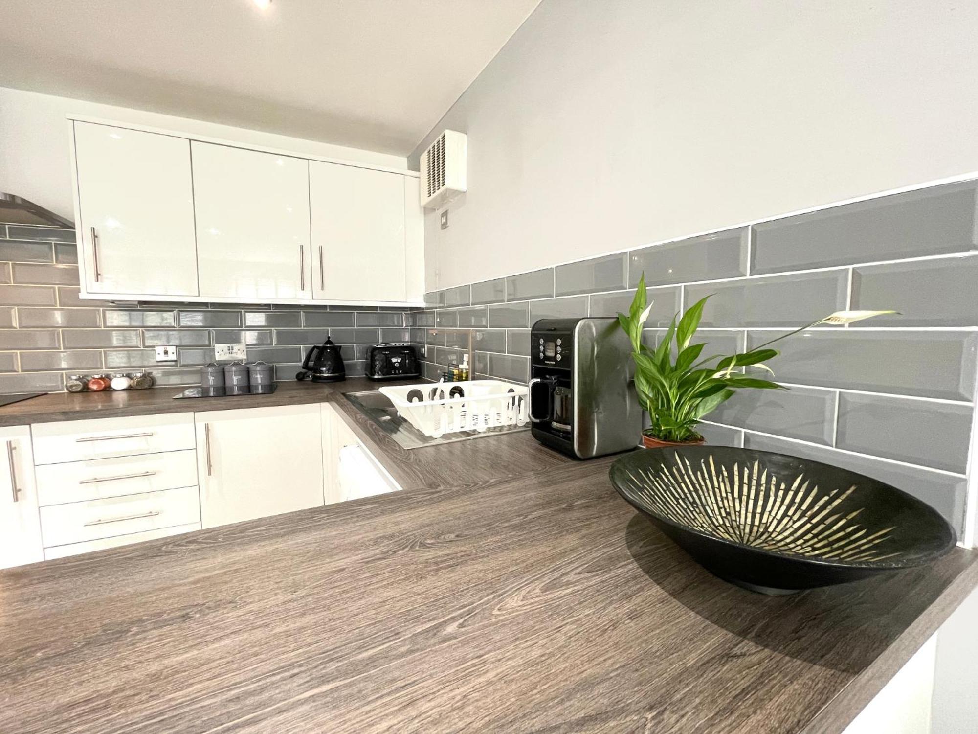 Rnm - Business Professionals Stay, Walsall City Centre, 2 Bedroom With Ensuite And Bathroom, Entire Place, Kitchen & Washroom With Amenities, Smart Tv, Easy Access, Fast Wifi, Parking Nearby, Great Transport Links Dış mekan fotoğraf