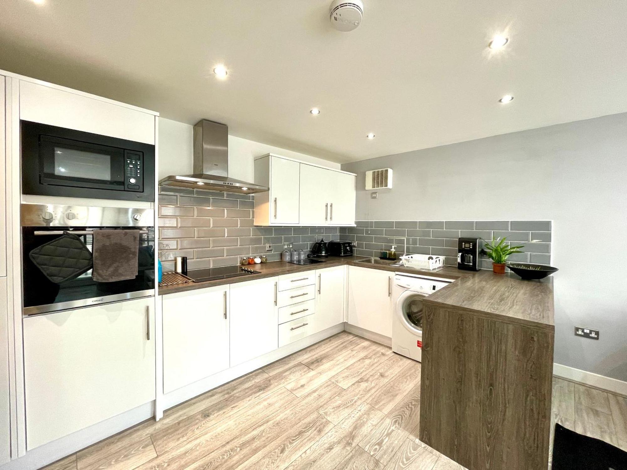 Rnm - Business Professionals Stay, Walsall City Centre, 2 Bedroom With Ensuite And Bathroom, Entire Place, Kitchen & Washroom With Amenities, Smart Tv, Easy Access, Fast Wifi, Parking Nearby, Great Transport Links Dış mekan fotoğraf